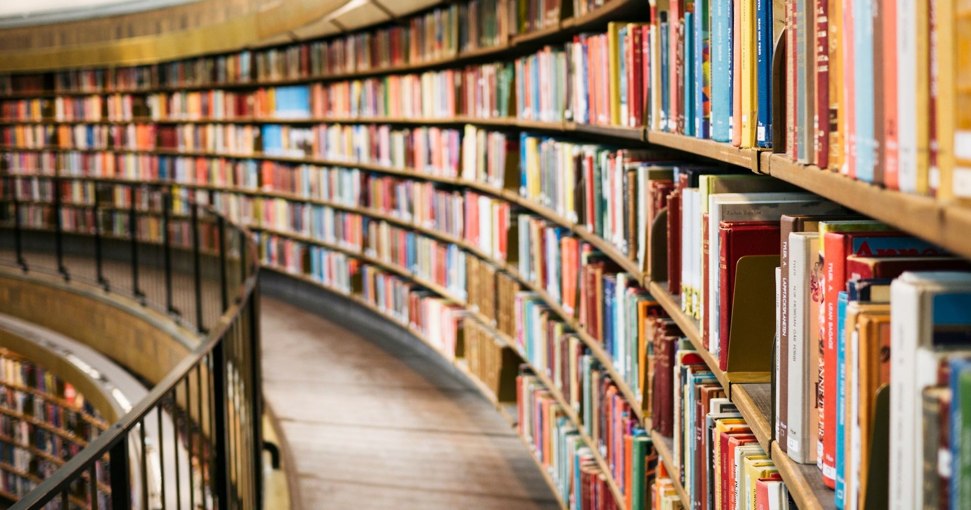 Уменьшенное фото Stadsbiblioteket (Stockholm, Sweden), сделанное Susan Q Yin с Unsplash.com